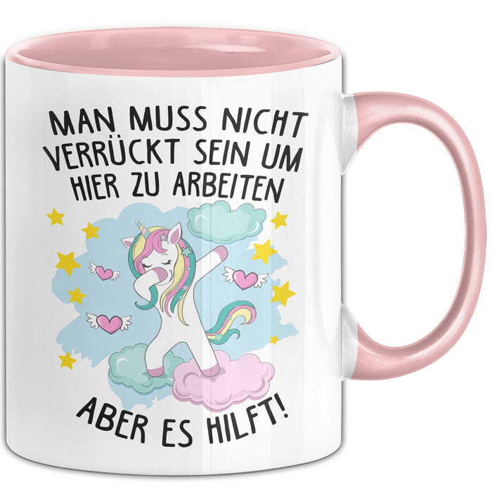 Office Arbeitskollege Einhorn Tasse Geschenk Lustige Geschenkidee Spruch Man Muss Nicht Verrückt Sein Um Hier Zu Arbeiten Aber Es Hilft Rosa Trendation