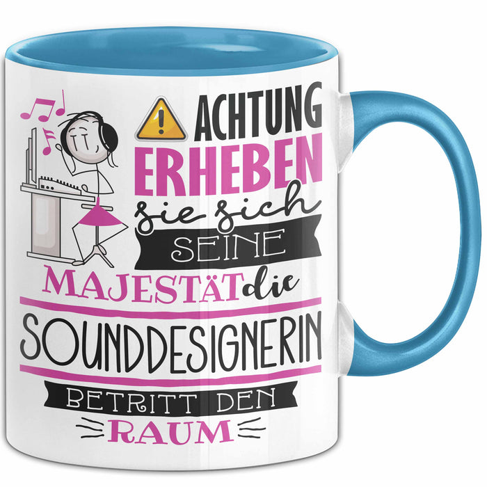 Sounddesignerin Tasse Geschenk Lustiger Spruch Bitte Erheben Sie Sich Seine Majestät Die Sounddesignerin Betritt Den Raum Blau Trendation