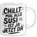 Susi Tasse Geschenk Chillt Mal Alle Susi Ist Ja Jetzt Da Geschenkidee Becher mit Name Weiß Trendation