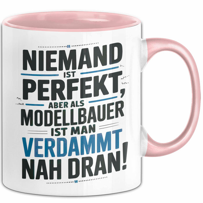 Modellbauer Tasse Geschenk Lustige Geschenkidee Spruch Niemand Ist Perfekt Aber Als Modellbauer Ist Man Verdammt Nah Dran Rosa Trendation