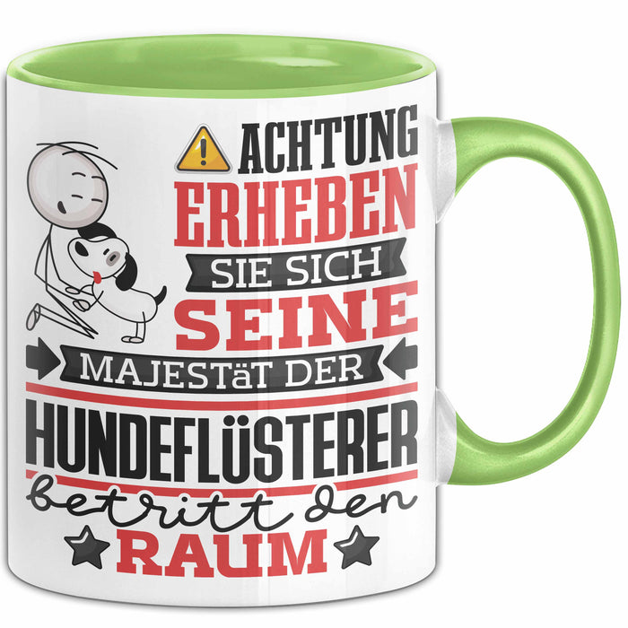 Hundeflüsterer Geschenk Tasse Lustiger Spruch Erheben Sie Sich Der Hundeflüsterer Betritt den Raum Grün Trendation