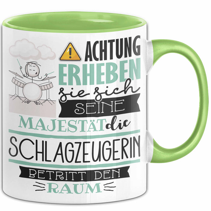 Schlagzeugerin Tasse Geschenk Lustiger Spruch Bitte Erheben Sie Sich Seine Majestät Die Schlagzeugerin Betritt Den Raum Grün Trendation
