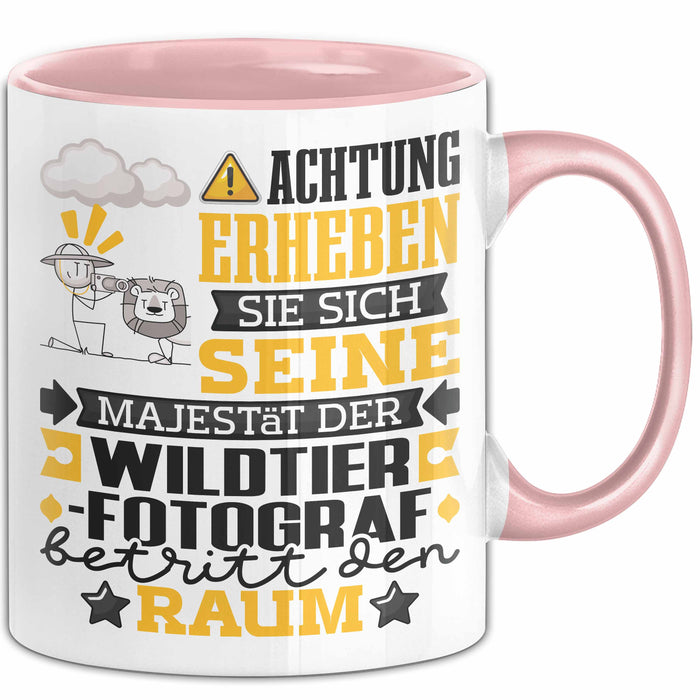 Wildtierfotograf Geschenk Tasse Lustiger Spruch Erheben Sie Sich Der Wildtierfotograf Betritt den Raum Rosa Trendation