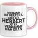 Herbert Tasse Niemand Ist Perfekt, Herbert Ist Nah Dran Geschenk Rosa Trendation