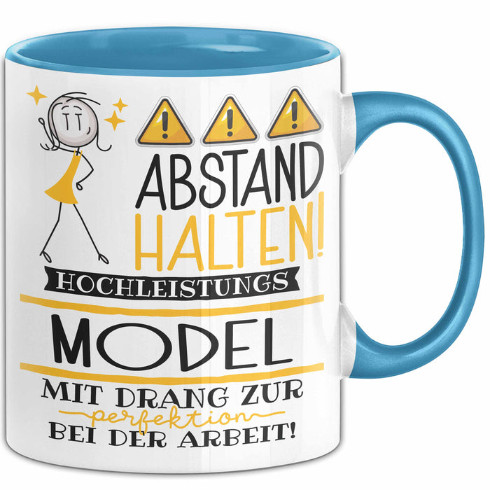 Model Tasse Geschenk Lustig Abstand Halten Hochleistungs-Model Mit Drang Zur Perfektion Bei Der Arbeit Blau Trendation