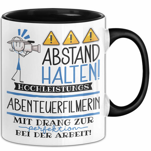 Abenteuerfilmerin Tasse Geschenk Lustig Abstand Halten Hochleistungs-Abenteuerfilmerin Mit Drang Zur Perfektion Bei Der Arbeit Trendation