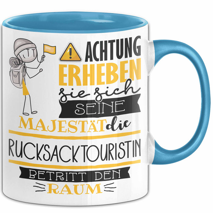 Rucksacktouristin Tasse Geschenk Lustiger Spruch Bitte Erheben Sie Sich Seine Majestät Die Rucksacktouristin Betritt Den Raum Blau Trendation