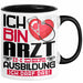 Arzt Ausbildung Tasse Geschenk Ich Bin Arzt In Der Ausbildung Ich Darf Das Geschenkidee Spruch Schwarz Trendation