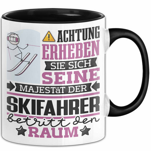 Skifahrer Geschenk Tasse Lustiger Spruch Erheben Sie Sich Der Skifahrer Betritt den Raum Schwarz Trendation
