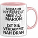 Marion Tasse Geschenk Niemand Ist Perfekt Marion Verdammt Nah Dran Geschenkidee Rosa Trendation