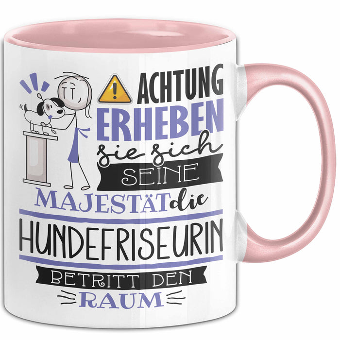 Hundefriseurin Tasse Geschenk Lustiger Spruch Bitte Erheben Sie Sich Seine Majestät Die Hundefriseurin Betritt Den Raum Rosa Trendation