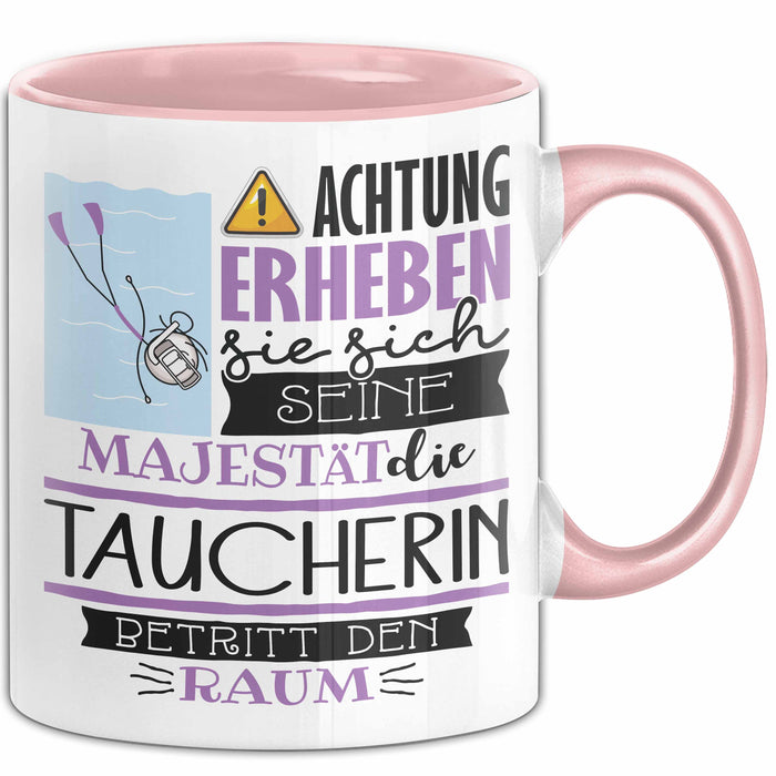 Taucherin Tasse Geschenk Lustiger Spruch Bitte Erheben Sie Sich Seine Majestät Die Taucherin Betritt Den Raum Rosa Trendation