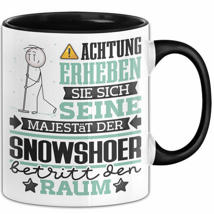 Snowshoer Geschenk Tasse Lustiger Spruch Erheben Sie Sich Der Snowshoer Betritt den Raum Schwarz Trendation