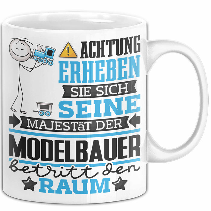 Modelbauer Geschenk Tasse Lustiger Spruch Erheben Sie Sich Der Modelbauer Betritt den Raum Weiß Trendation