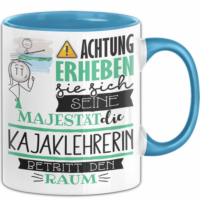 Kajaklehrerin Tasse Geschenk Lustiger Spruch Bitte Erheben Sie Sich Seine Majestät Die Kajaklehrerin Betritt Den Raum Blau Trendation