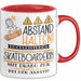 Skateboarderin Tasse Geschenk Lustig Abstand Halten Hochleistungs-Skateboarderin Mit Drang Zur Perfektion Bei Der Arbeit Rot Trendation