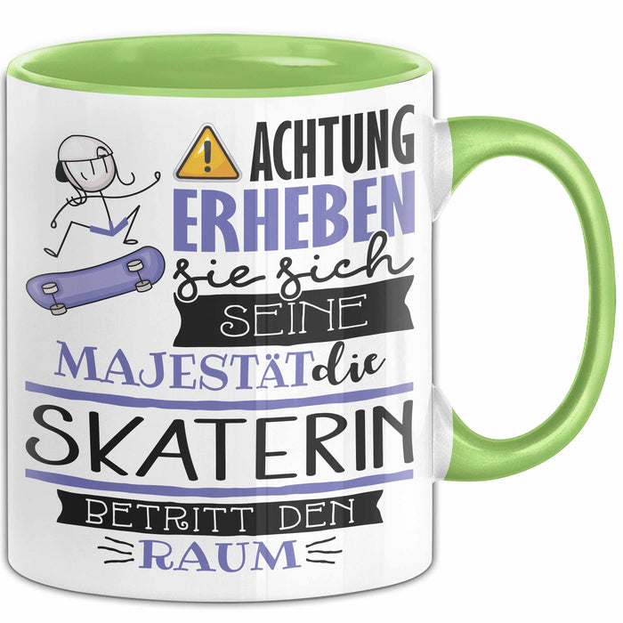 Skaterin Tasse Geschenk Lustiger Spruch Bitte Erheben Sie Sich Seine Majestät Die Skaterin Betritt Den Raum Grün Trendation