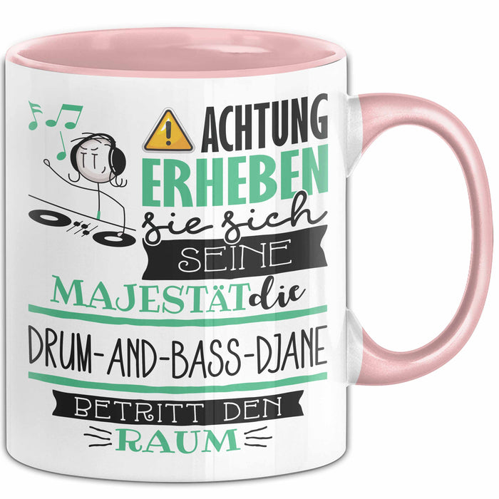 Drum-and-Bass-DJane Tasse Geschenk Lustiger Spruch Bitte Erheben Sie Sich Seine Majestät Die Drum-and-Bass-DJane Betritt Den Raum Rosa Trendation