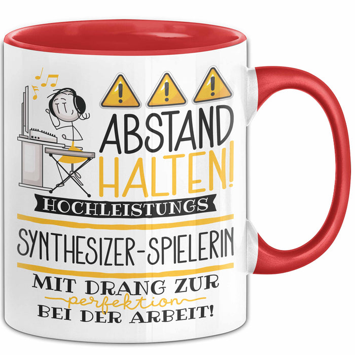 Synthesizer-Spielerin Tasse Geschenk Lustig Abstand Halten Hochleistungs-Synthesizer-Spielerin Mit Drang Zur Perfektion Bei Der Arbeit Rot Trendation