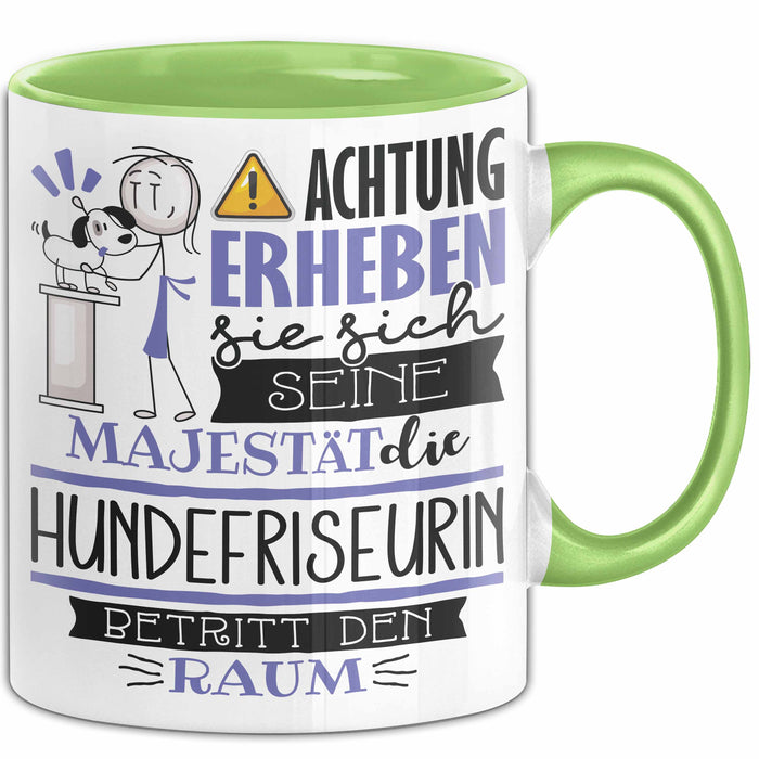 Hundefriseurin Tasse Geschenk Lustiger Spruch Bitte Erheben Sie Sich Seine Majestät Die Hundefriseurin Betritt Den Raum Grün Trendation