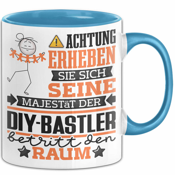 DIY-Bastler Geschenk Tasse Lustiger Spruch Erheben Sie Sich Der DIY-Bastler Betritt den Raum Blau Trendation