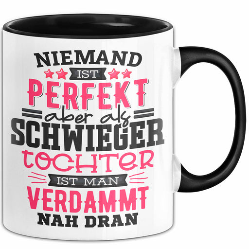 Schwiegertochter Tasse Geschenk Spruch Niemand Ist Perfekt Aber Als Schwiegertochter Ist Man Nah Dran Becher Schwarz Trendation