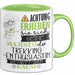Trekking-Enthusiastin Tasse Geschenk Lustiger Spruch Bitte Erheben Sie Sich Seine Majestät Die Trekking-Enthusiastin Betritt Den Raum Grün Trendation