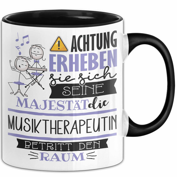 Musiktherapeutin Tasse Geschenk Lustiger Spruch Bitte Erheben Sie Sich Seine Majestät Die Musiktherapeutin Betritt Den Raum Schwarz Trendation