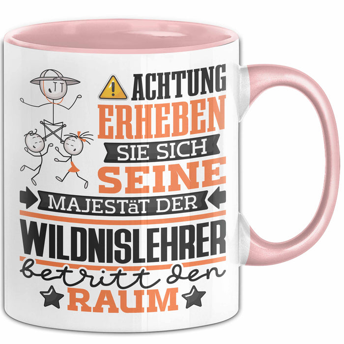 Wildnislehrer Geschenk Tasse Lustiger Spruch Erheben Sie Sich Der Wildnislehrer Betritt den Raum Rosa Trendation