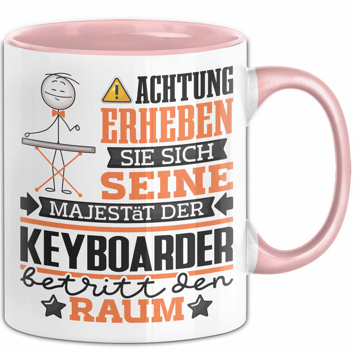 Keyboarder Geschenk Tasse Lustiger Spruch Erheben Sie Sich Der Keyboarder Betritt den Raum Rosa Trendation