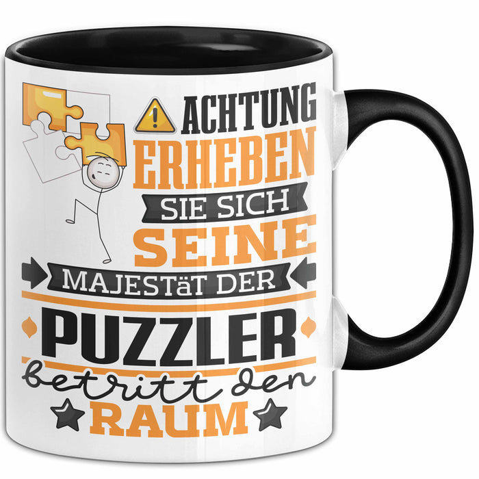 Puzzler Geschenk Tasse Lustiger Spruch Erheben Sie Sich Der Puzzler Betritt den Raum Schwarz Trendation