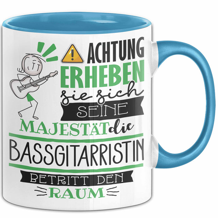 Bassgitarristin Tasse Geschenk Lustiger Spruch Bitte Erheben Sie Sich Seine Majestät Die Bassgitarristin Betritt Den Raum Blau Trendation
