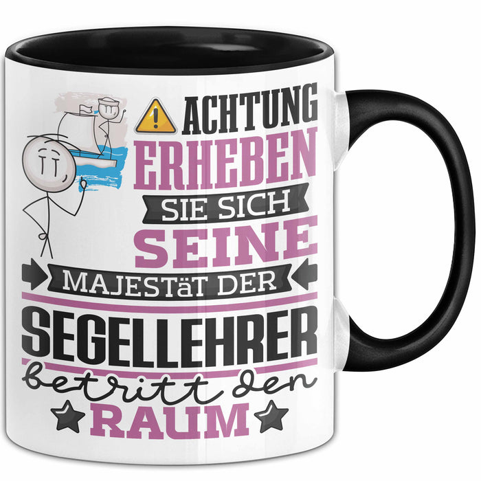 Segellehrer Geschenk Tasse Lustiger Spruch Erheben Sie Sich Der Segellehrer Betritt den Raum Schwarz Trendation