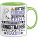 Hundetrainer Geschenk Tasse Lustiger Spruch Erheben Sie Sich Der Hundetrainer Betritt den Raum Grün Trendation