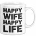 Ehefrau Ehefrauen Ehemänner Sarkasmus Tasse Becher Geschenk Lustige Geschenkidee Spruch Glückliche Frau Glückliches Leben Weiß Trendation