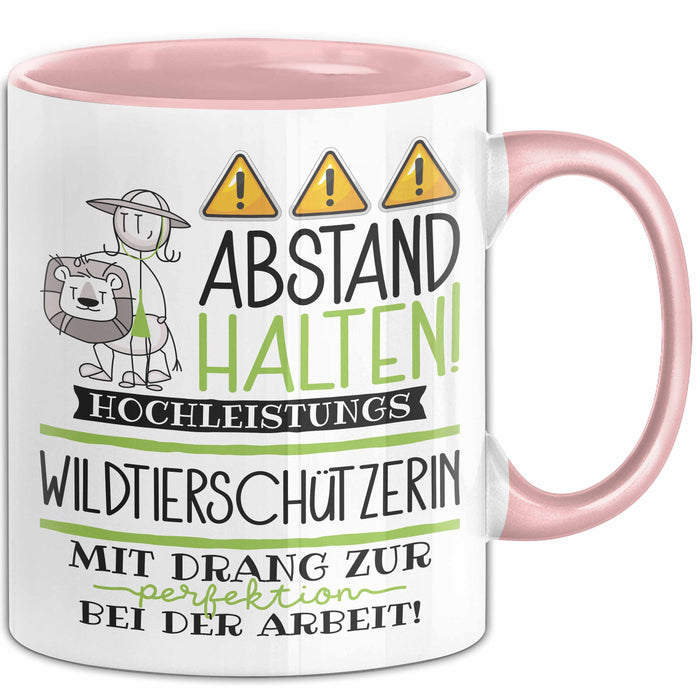Wildtierschützerin Tasse Geschenk Lustig Abstand Halten Hochleistungs-Wildtierschützerin Mit Drang Zur Perfektion Bei Der Arbeit Rosa Trendation
