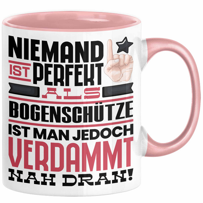 Bogenschütze Geschenk Tasse Lustige Geschenkidee für Bogenschütze Geburtstag Kaffee-Becher Niemand Ist Perfekt Aber Als Bogenschütze Ist Man Nah Dran Rosa Trendation