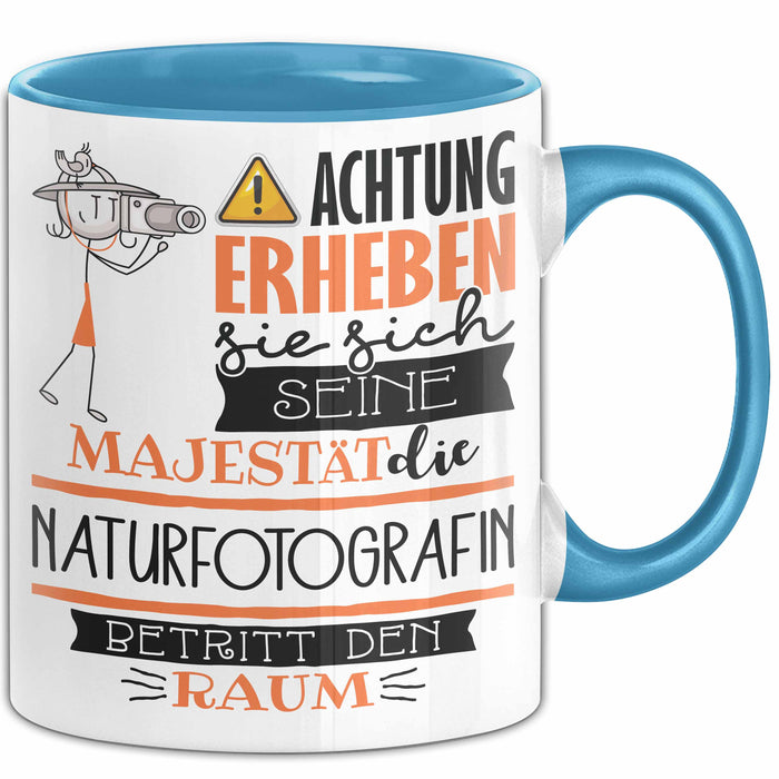 Naturfotografin Tasse Geschenk Lustiger Spruch Bitte Erheben Sie Sich Seine Majestät Die Naturfotografin Betritt Den Raum Blau Trendation