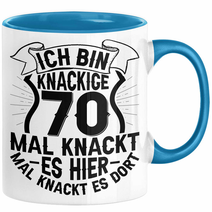 70er Geburtstag Geschenk Männer Frauen Ich Bin Knackige 70 Tasse Geschenkidee Lustiger Spruch Opa 70. Geburtstag Kaffee-Becher Blau Trendation