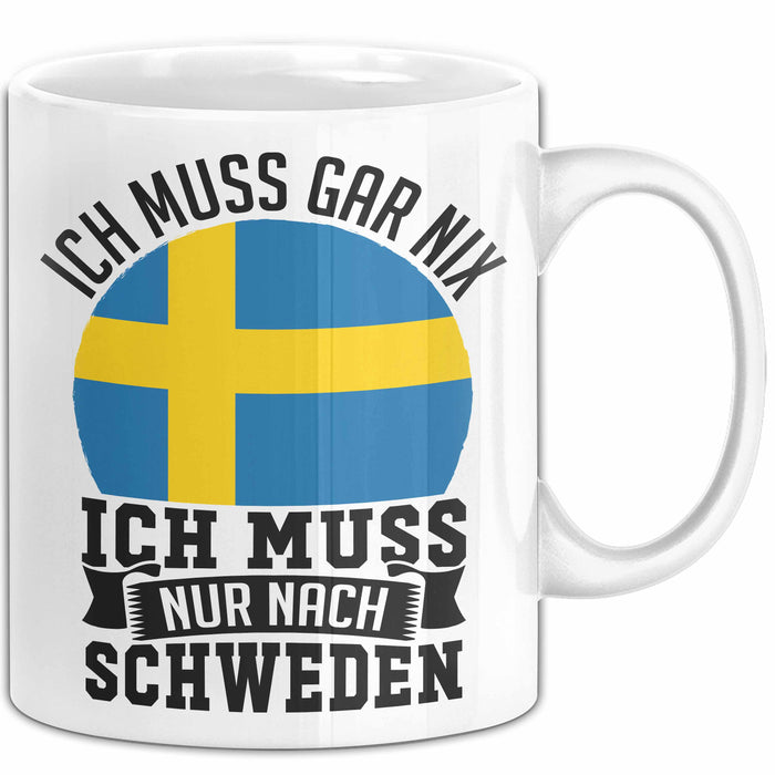Schweden Tasse Geschenkidee Urlaub Ich Muss Gar Nix Ich Muss Nur Nach Schweden Weiß Trendation