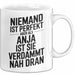 Anja Tasse Geschenk Niemand Ist Perfekt Anja Verdammt Nah Dran Geschenkidee Weiß Trendation