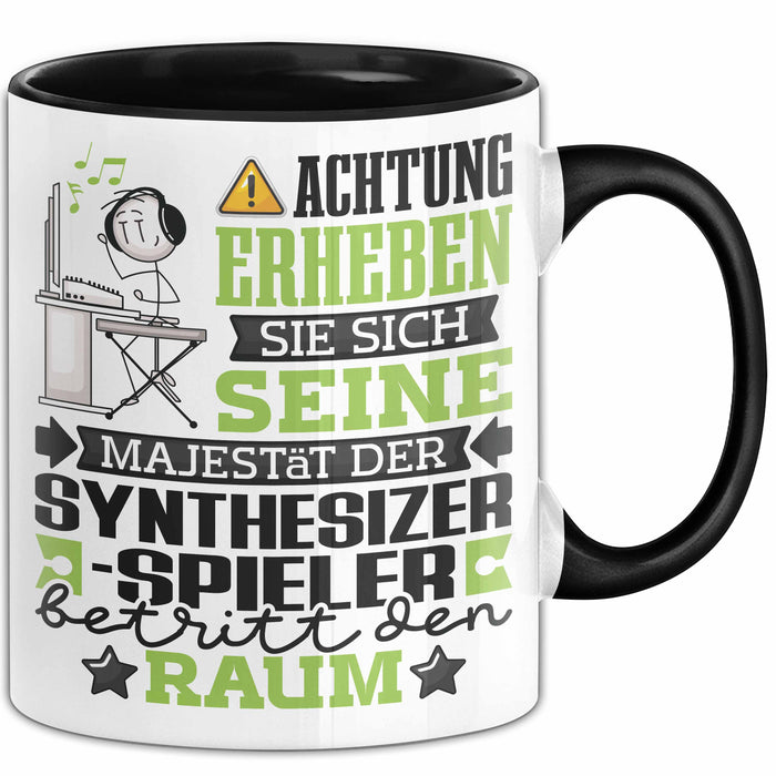 Synthesizer-Spieler Geschenk Tasse Lustiger Spruch Erheben Sie Sich Der Synthesizer-Spieler Betritt den Raum Schwarz Trendation