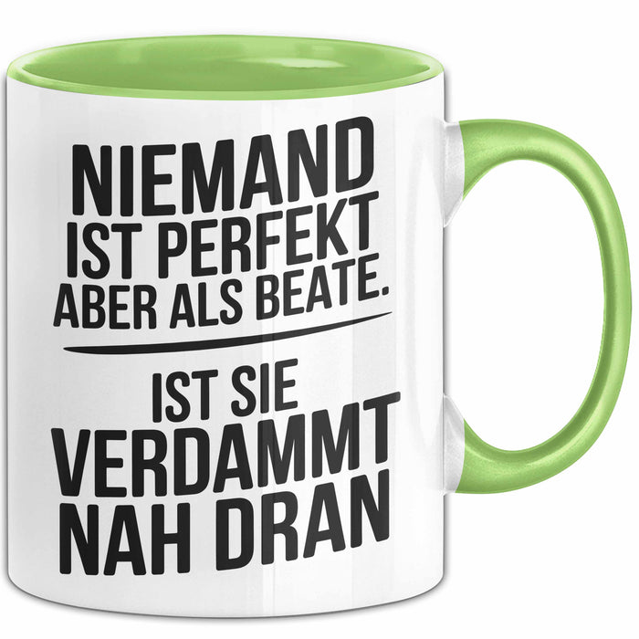 Beate Tasse Geschenk Niemand Ist Perfekt Beate Verdammt Nah Dran Geschenkidee Grün Trendation