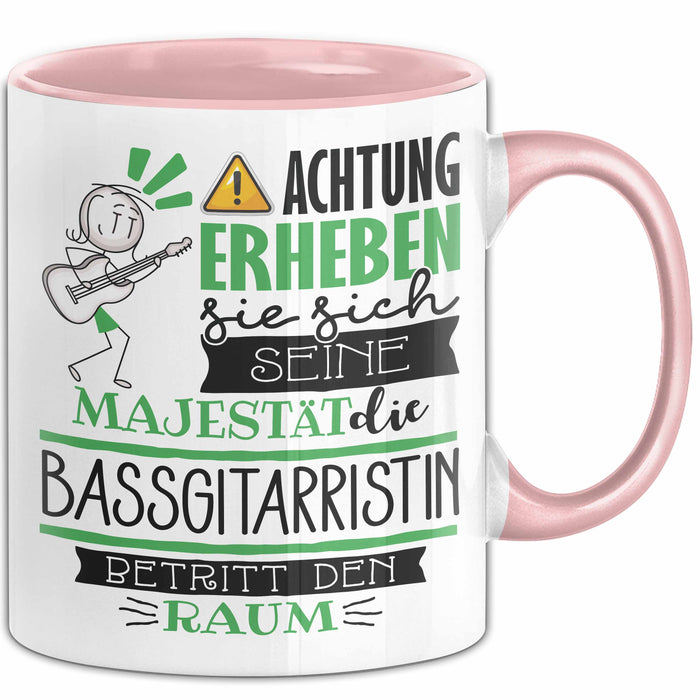 Bassgitarristin Tasse Geschenk Lustiger Spruch Bitte Erheben Sie Sich Seine Majestät Die Bassgitarristin Betritt Den Raum Rosa Trendation