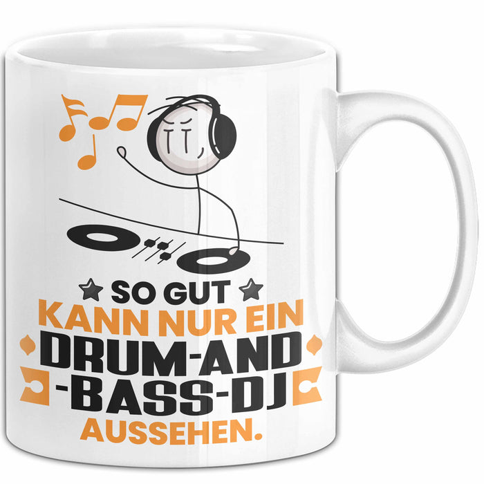 Drum-and-Bass-DJ Geschenk Tasse So Gut Kann Nur Ein Drum-and-Bass-DJ Aussehen Geschenkidee Kaffee-Becher Weiß Trendation