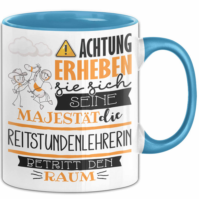 Reitstundenlehrerin Tasse Geschenk Lustiger Spruch Bitte Erheben Sie Sich Seine Majestät Die Reitstundenlehrerin Betritt Den Raum Blau Trendation
