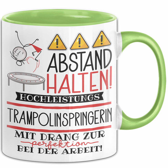 Trampolinspringerin Tasse Geschenk Lustig Abstand Halten Hochleistungs-Trampolinspringerin Mit Drang Zur Perfektion Bei Der Arbeit Grün Trendation