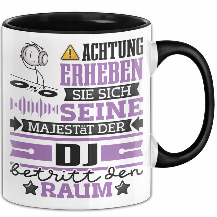 DJ Geschenk Tasse Lustiger Spruch Erheben Sie Sich Der DJ Betritt den Raum Schwarz Trendation