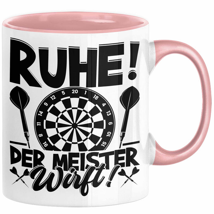Dart-Spieler Geschenk Tasse Kaffee-Becher Darts Geschenkidee Spruch Geburtstag Ruhe Der Meister Wirft Rosa Trendation