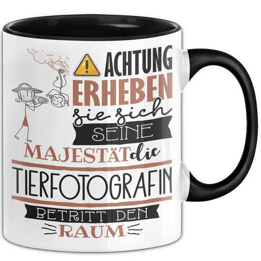 Tierfotografin Tasse Geschenk Lustiger Spruch Bitte Erheben Sie Sich Seine Majestät Die Tierfotografin Betritt Den Raum Schwarz Trendation